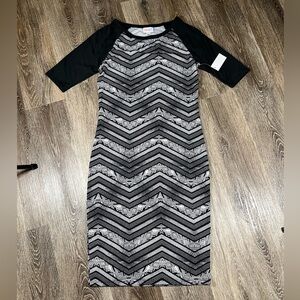 NWT Lularoe Julia sheath/pencil Dress black & white chevron Raglan Sleeve sz:XS